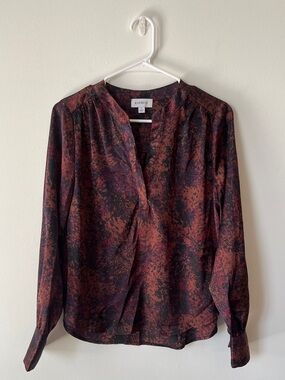 Evereve v-neck long-sleeved blouse | Small
